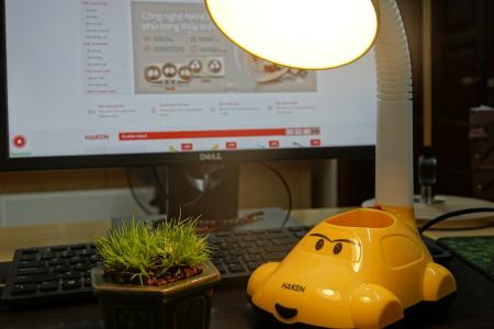 Đèn học sinh HAKEN Model HK-HS08/Y ( chưa có bóng )